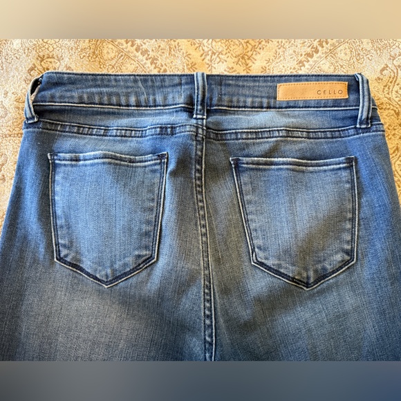 Cello Medium Wash Raw Step Hem Skinny Jeans | Size 9 - Picture 4 of 5